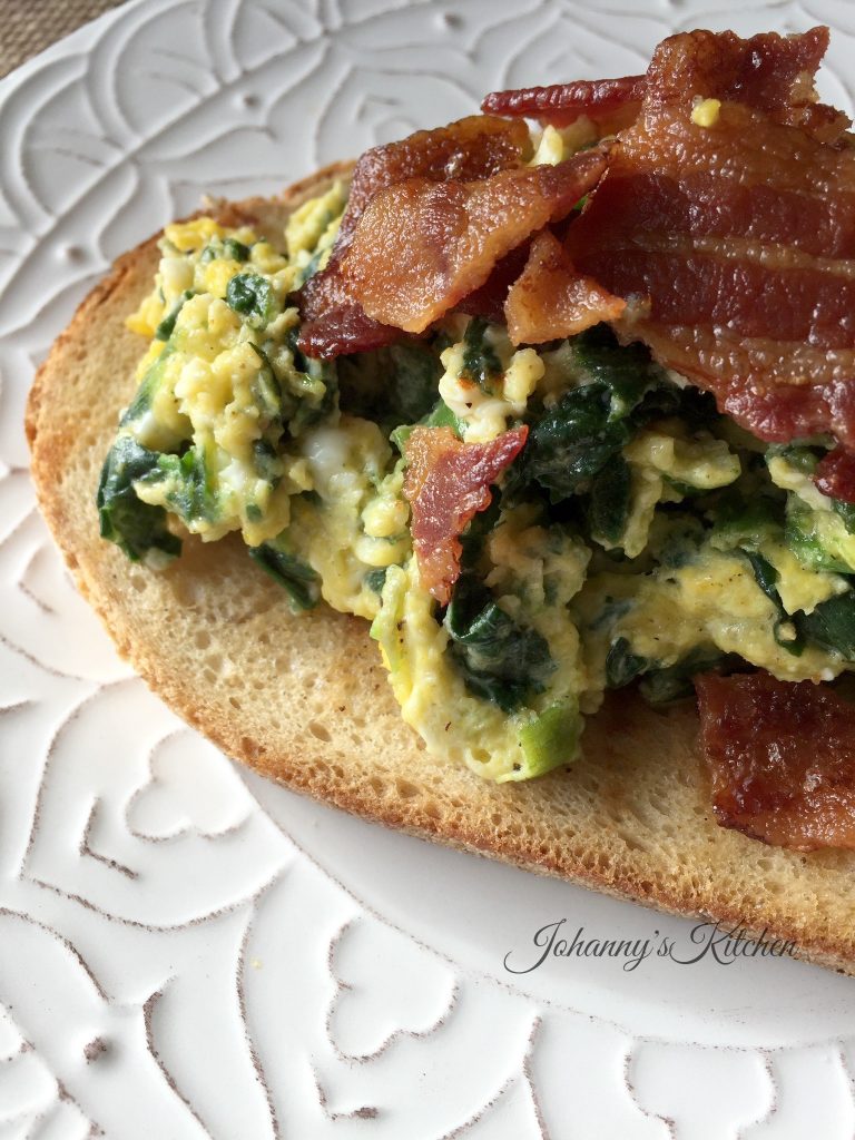 scrambled-eggs-bacon